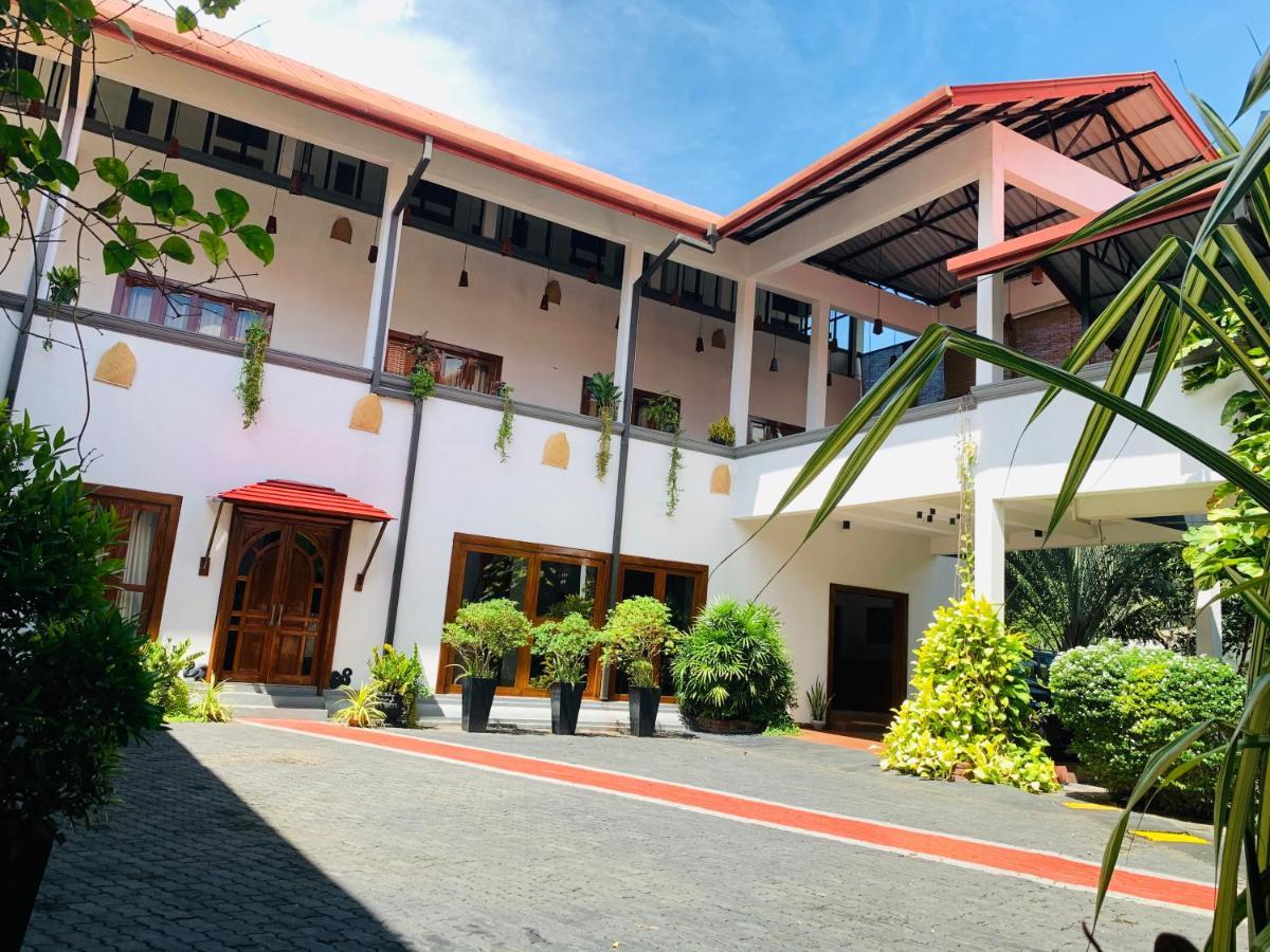 The Triangle Hotel Anuradhapura Exterior foto