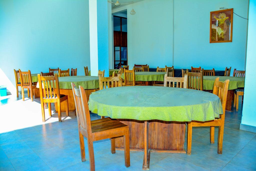 The Triangle Hotel Anuradhapura Exterior foto